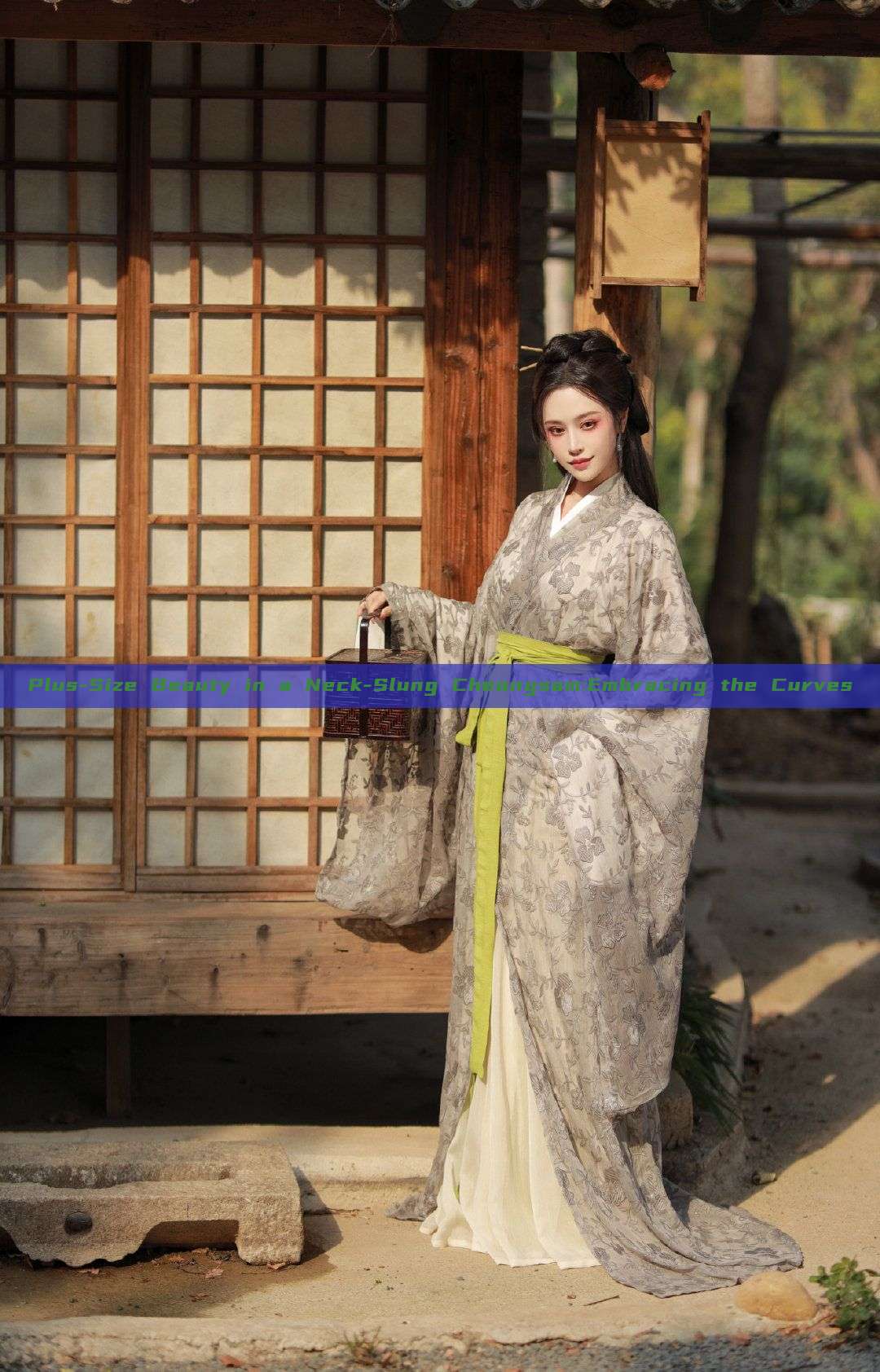 Plus-Size Beauty in a Neck-Slung Cheongsam:Embracing the Curves Plus-Size Beauty in a Neck-Slung Cheongsam:Embracing the Curves