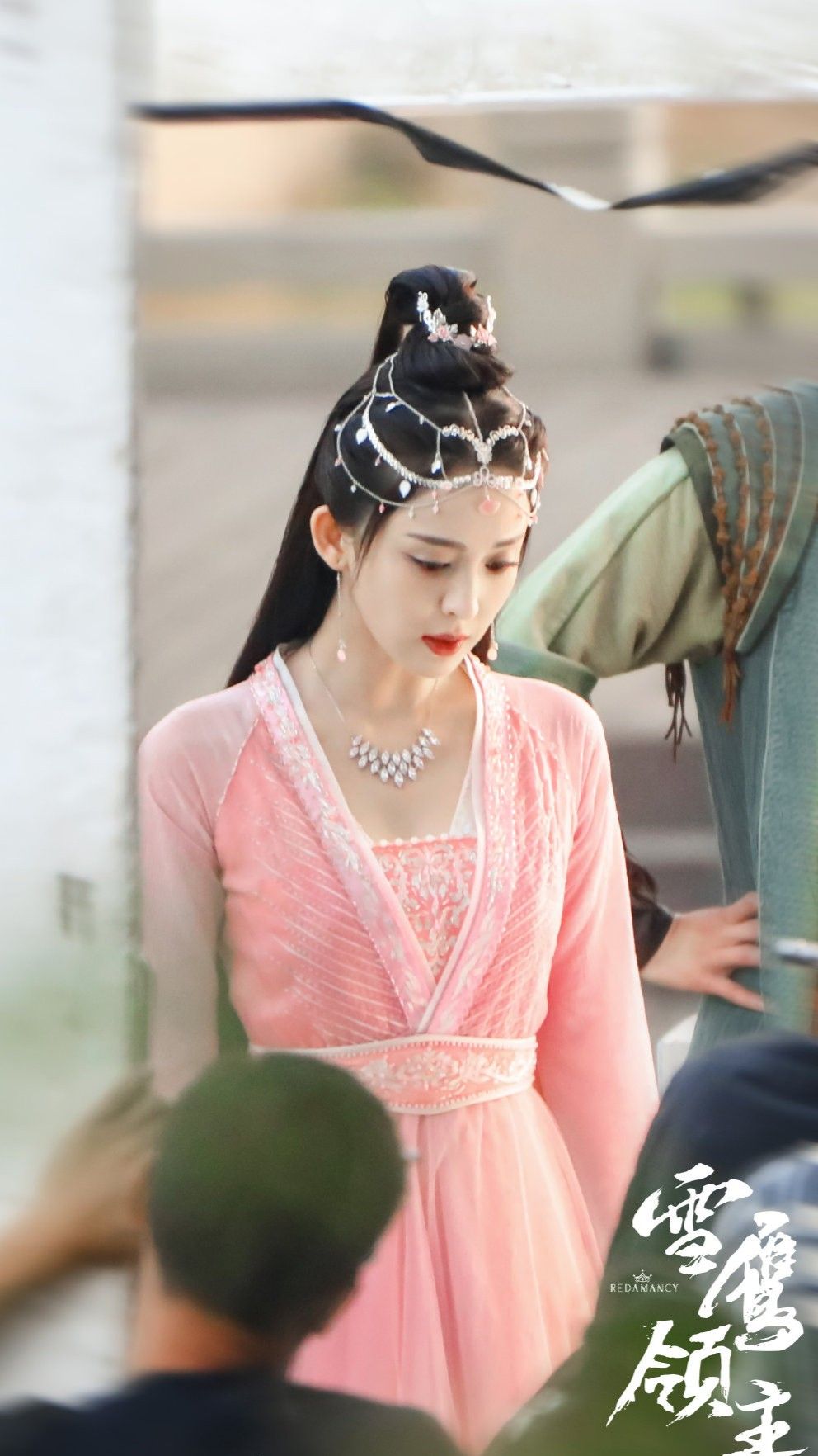 Embracing the New Chinese Retro-Inspiration:The Evolution of Qipao into Modern Times Embracing the New Chinese Retro-Inspiration:The Evolution of Qipao into Modern Times