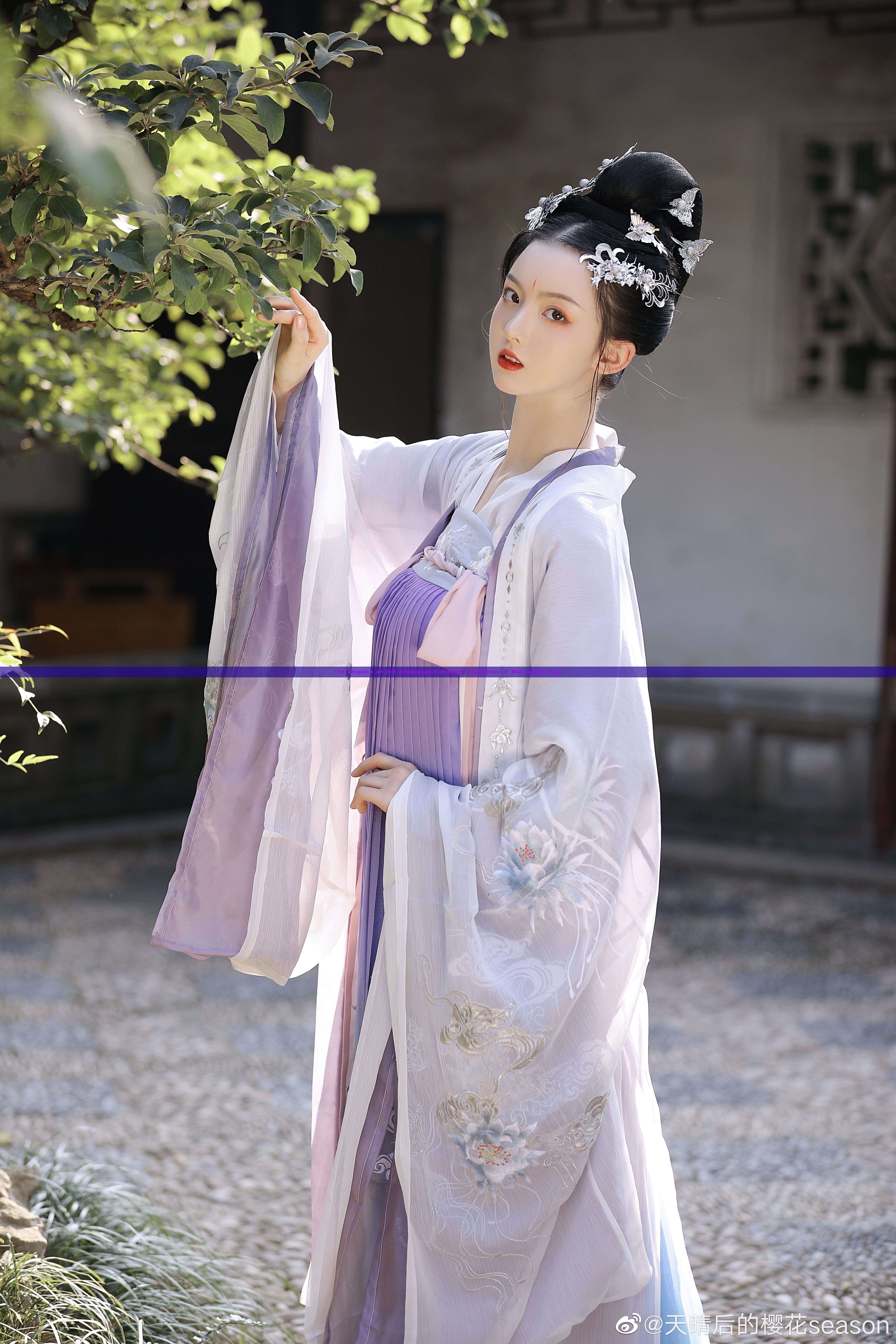 The Elegance of Silk Cheongsam:A Detailed Exploration of Mid-Length Qipao The Elegance of Silk Cheongsam:A Detailed Exploration of Mid-Length Qipao