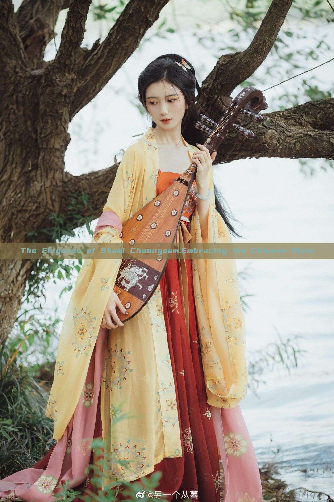The Elegance of Shawl Cheongsam:Embracing the Chinese Style The Elegance of Shawl Cheongsam:Embracing the Chinese Style