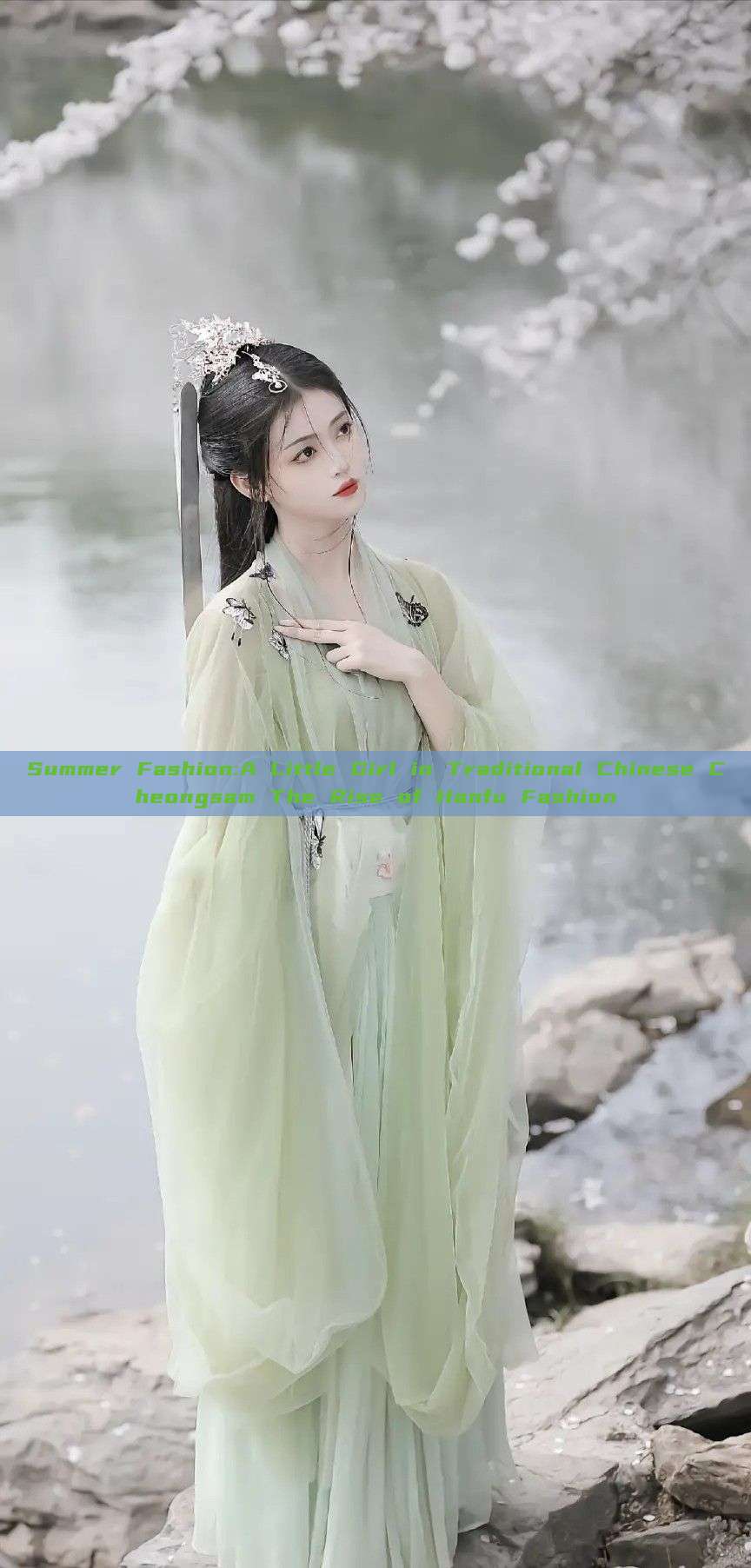 Summer Fashion:A Little Girl in Traditional Chinese Cheongsam The Rise of Hanfu Fashion Summer Fashion:A Little Girl in Traditional Chinese Cheongsam The Rise of Hanfu Fashion