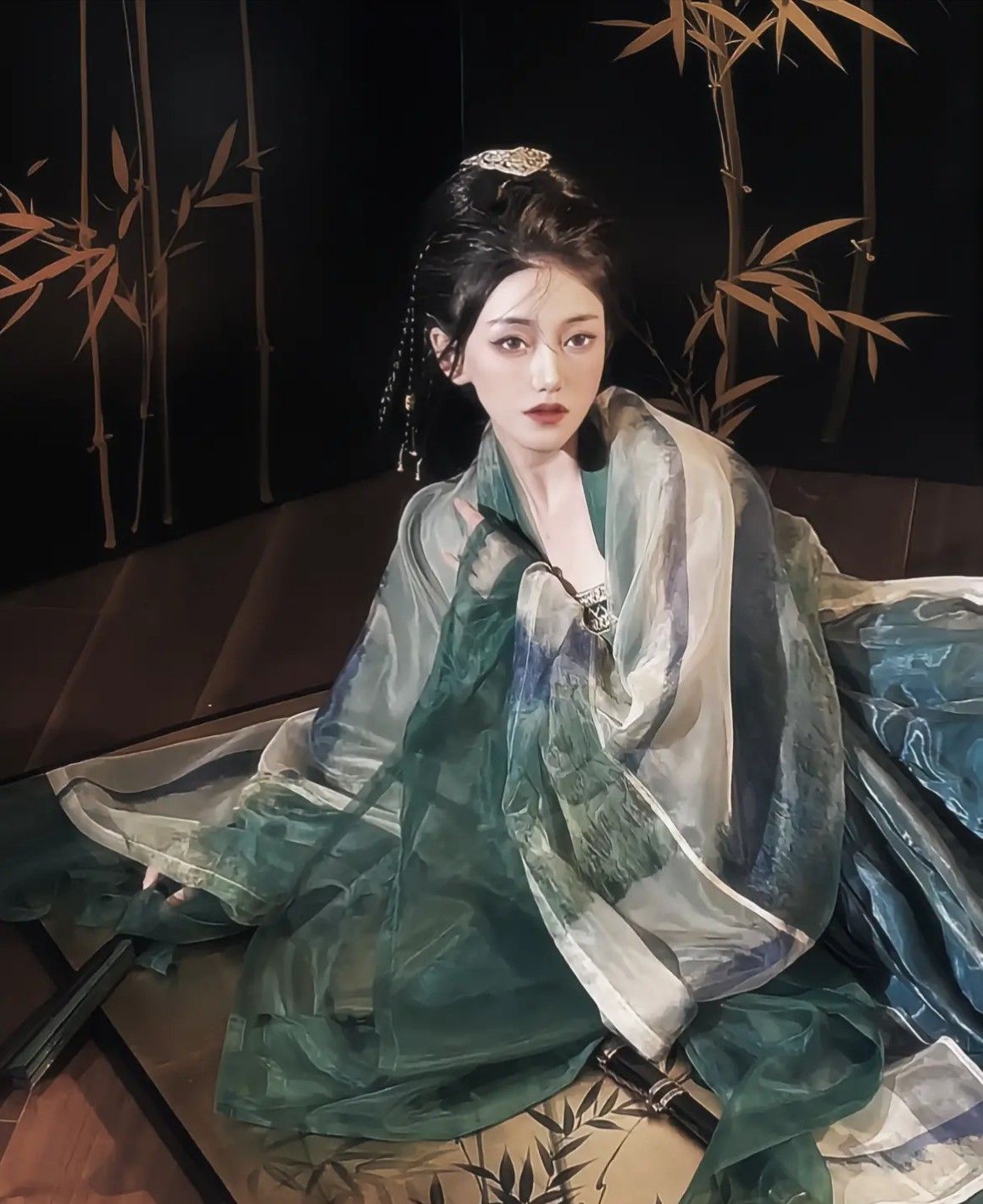 The Charm of Cheongsam Top and Jacket Set:A Fashionable Fusion of Traditional and Modern Elegance The Charm of Cheongsam Top and Jacket Set:A Fashionable Fusion of Traditional and Modern Elegance