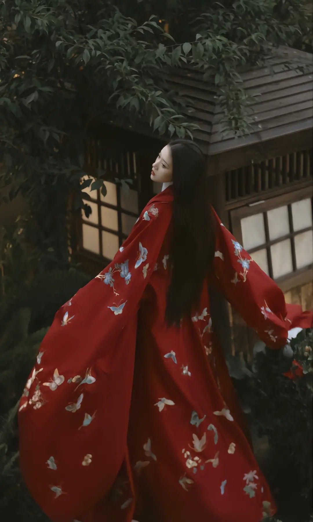 The Enchantment of Ultra-Long Cheongsam Skirts That Sweep to the Ankle The Enchantment of Ultra-Long Cheongsam Skirts That Sweep to the Ankle