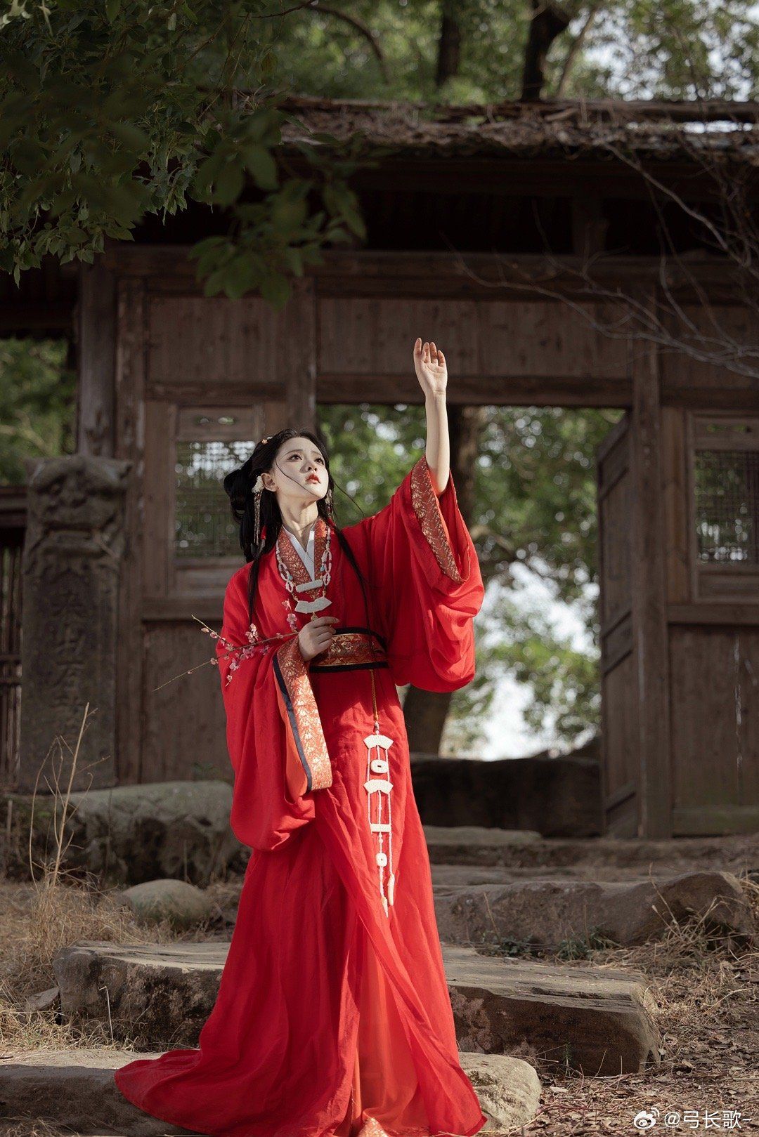 Red Cheongsam Two-Piece Set:Traditional Elegance and Modern Charm Red Cheongsam Two-Piece Set:Traditional Elegance and Modern Charm