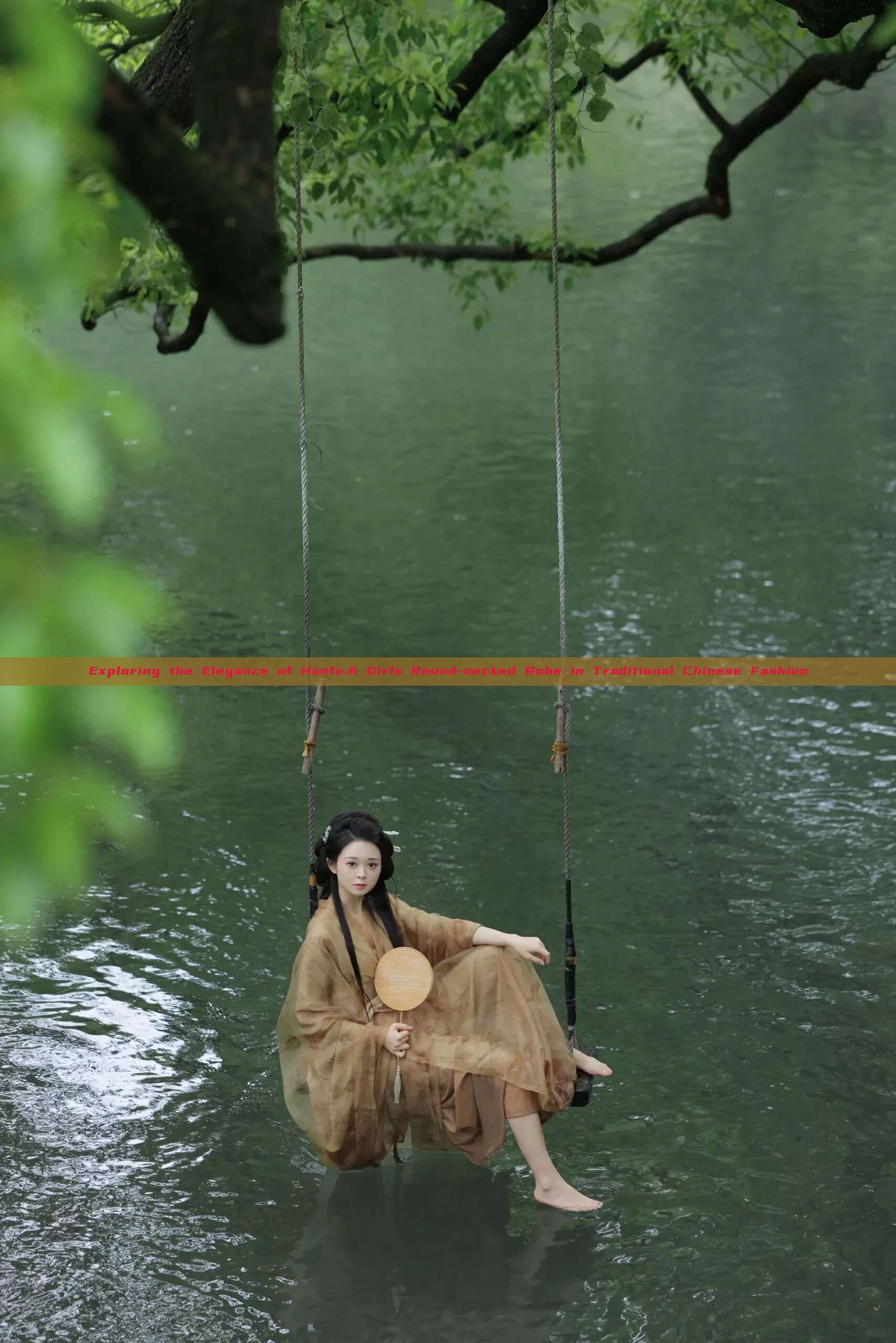 Exploring the Elegance of Hanfu:A Girls Round-necked Robe in Traditional Chinese Fashion Exploring the Elegance of Hanfu:A Girls Round-necked Robe in Traditional Chinese Fashion