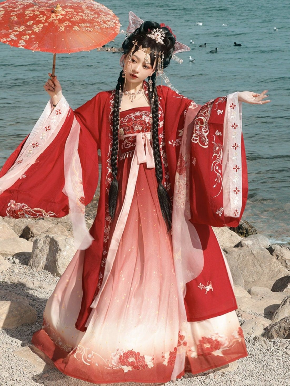 The Elegance of Summer in a Round-necked Robe:Exploring the Cultural Significance of Hanfu Clothing The Elegance of Summer in a Round-necked Robe:Exploring the Cultural Significance of Hanfu Clothing