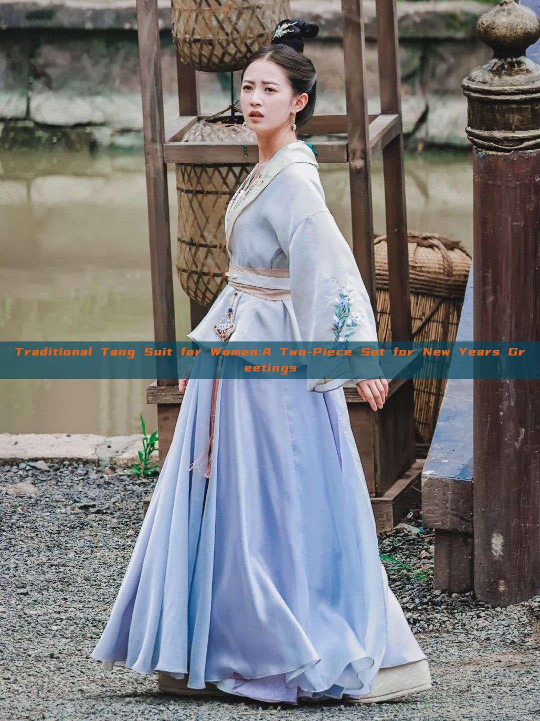 Traditional Tang Suit for Women:A Two-Piece Set for New Years Greetings Traditional Tang Suit for Women:A Two-Piece Set for New Years Greetings