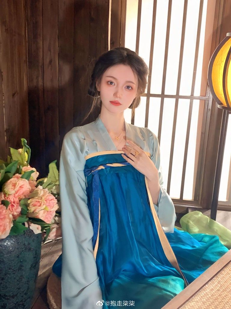 The Magnificent Hanfu Warrior:The Otherworldly Lotus of Valor The Magnificent Hanfu Warrior:The Otherworldly Lotus of Valor