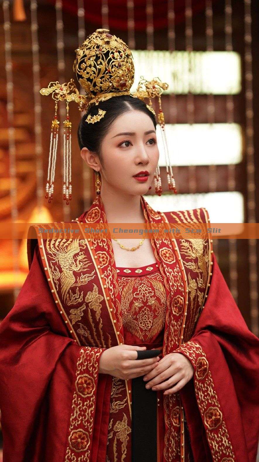 Seductive Short Cheongsam with 5cm Slit Seductive Short Cheongsam with 5cm Slit