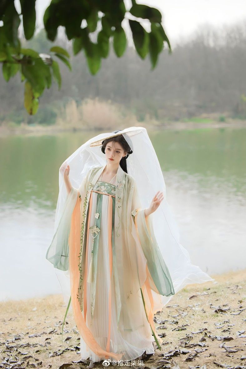A Guide to Styling the Girly Cheongsam Skirt:The Horseface Skirt for Little Girls A Guide to Styling the Girly Cheongsam Skirt:The Horseface Skirt for Little Girls