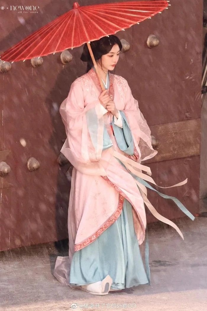 Short-sleeved Cheongsam Blouse:A Blend of Tradition and Modernity Short-sleeved Cheongsam Blouse:A Blend of Tradition and Modernity