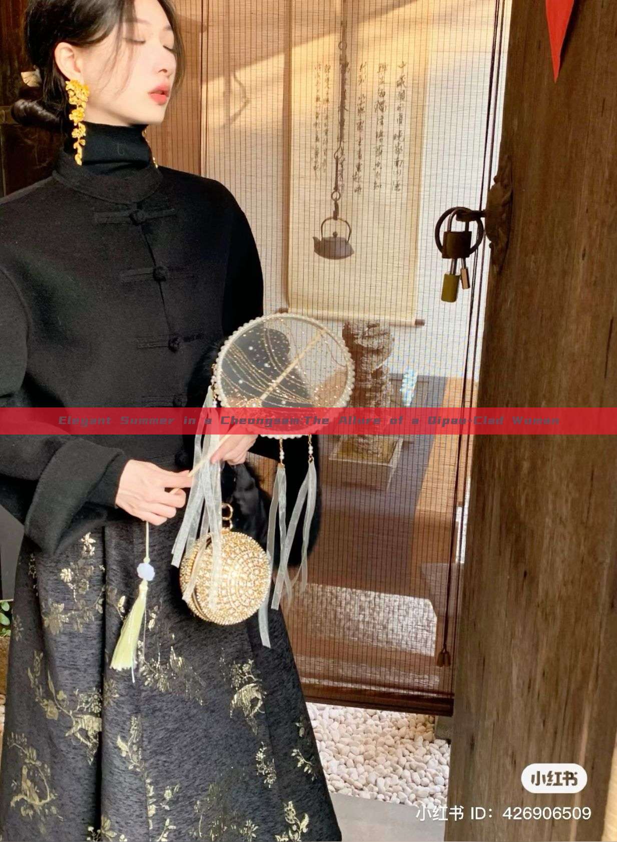 Elegant Summer in a Cheongsam:The Allure of a Qipao-Clad Woman Elegant Summer in a Cheongsam:The Allure of a Qipao-Clad Woman