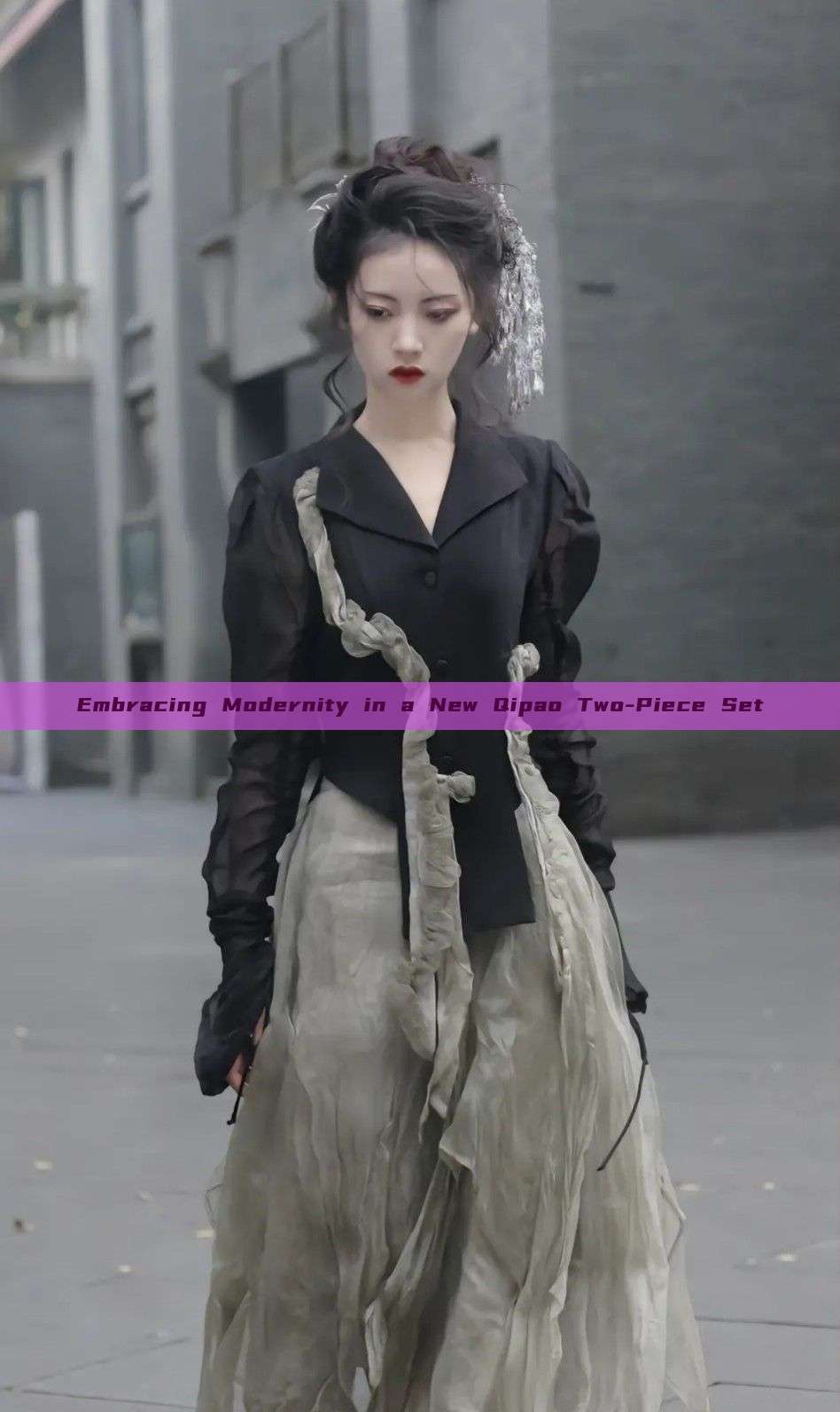 Embracing Modernity in a New Qipao Two-Piece Set Embracing Modernity in a New Qipao Two-Piece Set