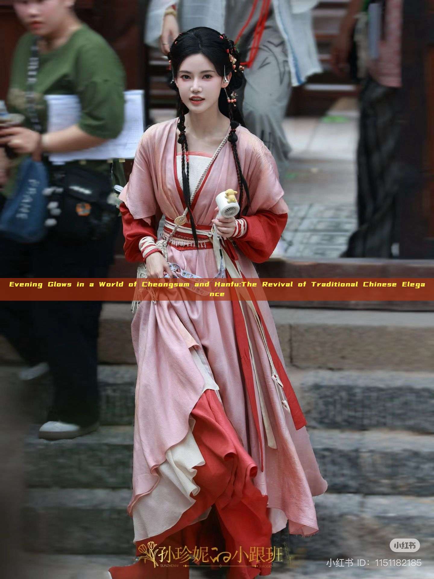 Evening Glows in a World of Cheongsam and Hanfu:The Revival of Traditional Chinese Elegance
