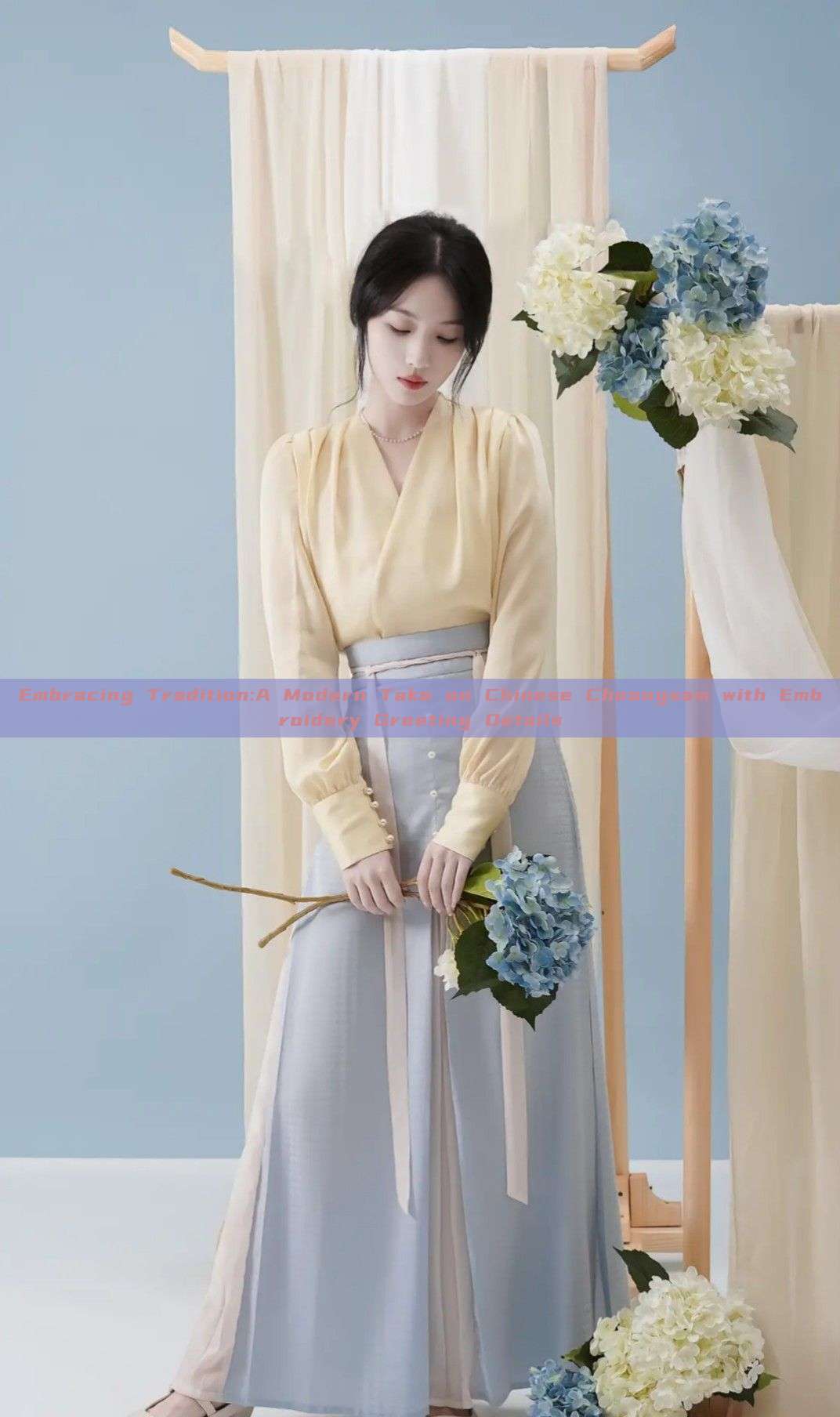 Embracing Tradition:A Modern Take on Chinese Cheongsam with Embroidery Greeting Details Embracing Tradition:A Modern Take on Chinese Cheongsam with Embroidery Greeting Details