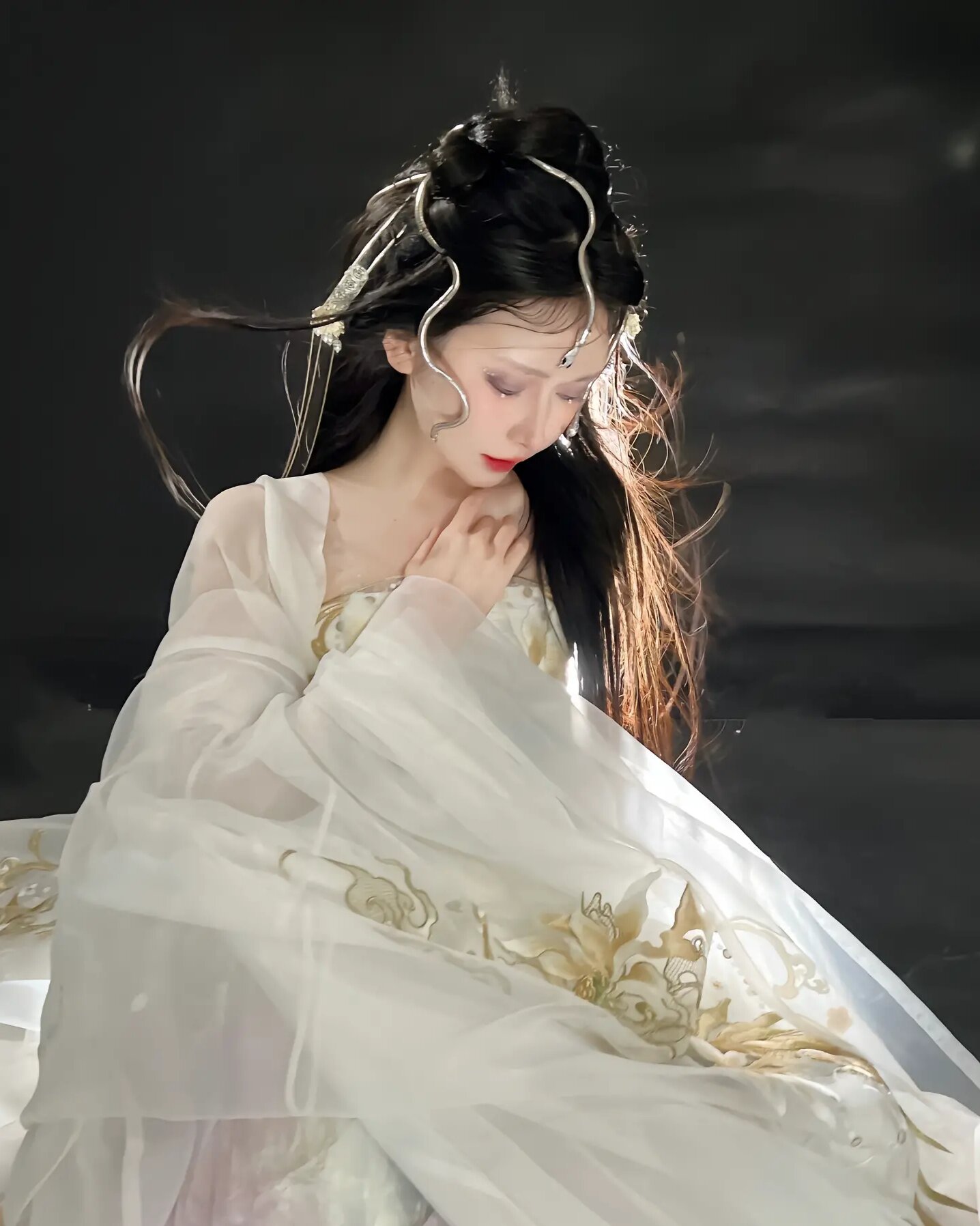 The Journey of My Bestie in Traditional Chinese Fashion:A Students Perspective The Journey of My Bestie in Traditional Chinese Fashion:A Students Perspective
