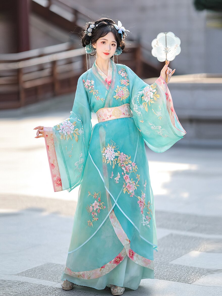 Dajis Hanfu:Unraveling the Mystery of Ancient Chinese Beauty in Traditional Attire Dajis Hanfu:Unraveling the Mystery of Ancient Chinese Beauty in Traditional Attire