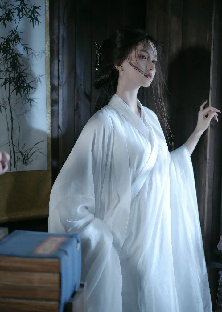 Embracing Modernity:The Evolution of the Qipao,a Tale of Traditional Elegance and Modern Charm Embracing Modernity:The Evolution of the Qipao,a Tale of Traditional Elegance and Modern Charm