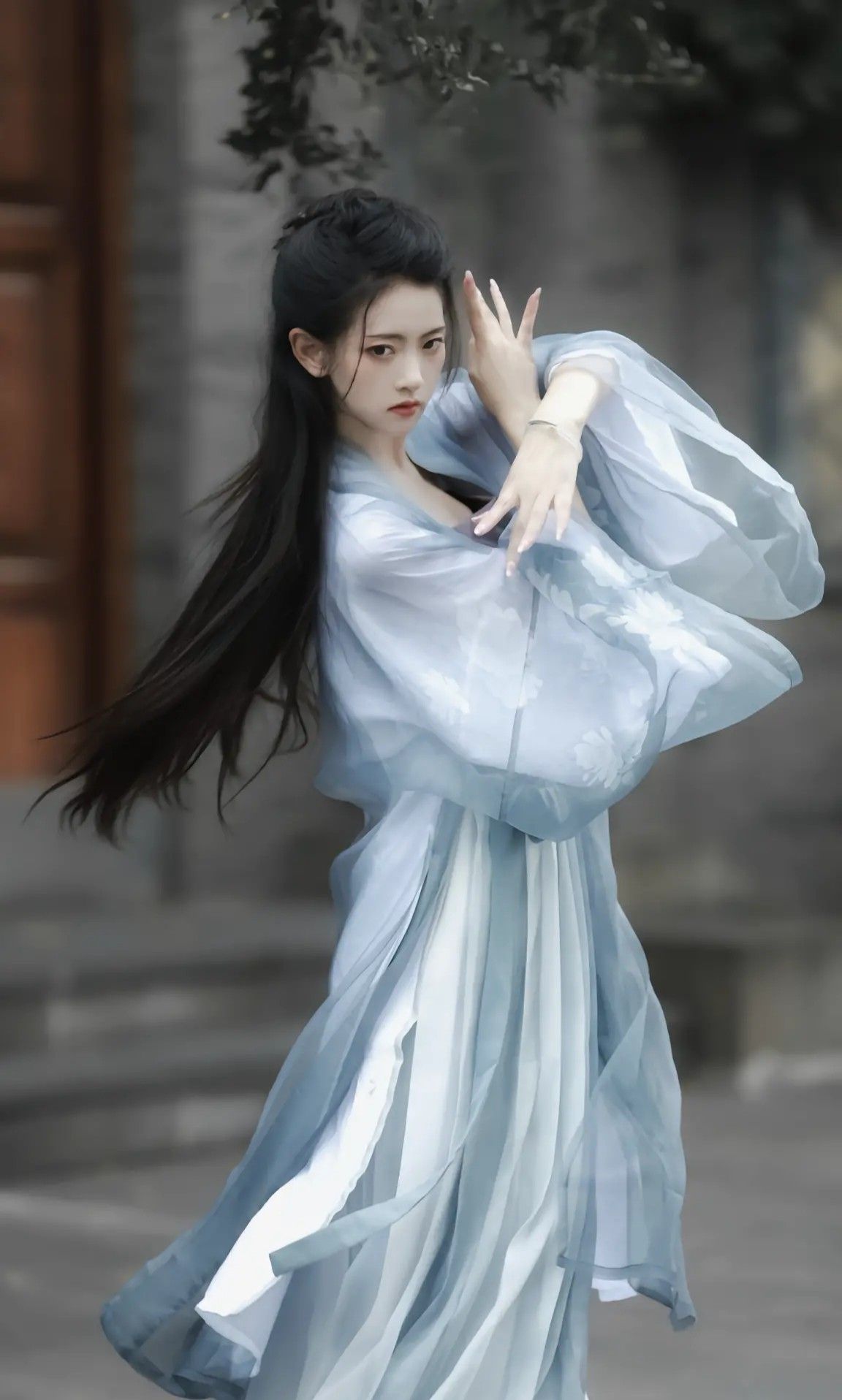 The Evolution of Qipao in Vietnam:A Blend of Traditional Chinese Elegance with Modern Odion The Evolution of Qipao in Vietnam:A Blend of Traditional Chinese Elegance with Modern Odion