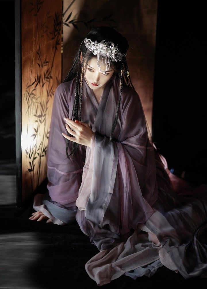 The Splendor of九天玄女 in Traditional Hanfu Fashion The Splendor of九天玄女 in Traditional Hanfu Fashion