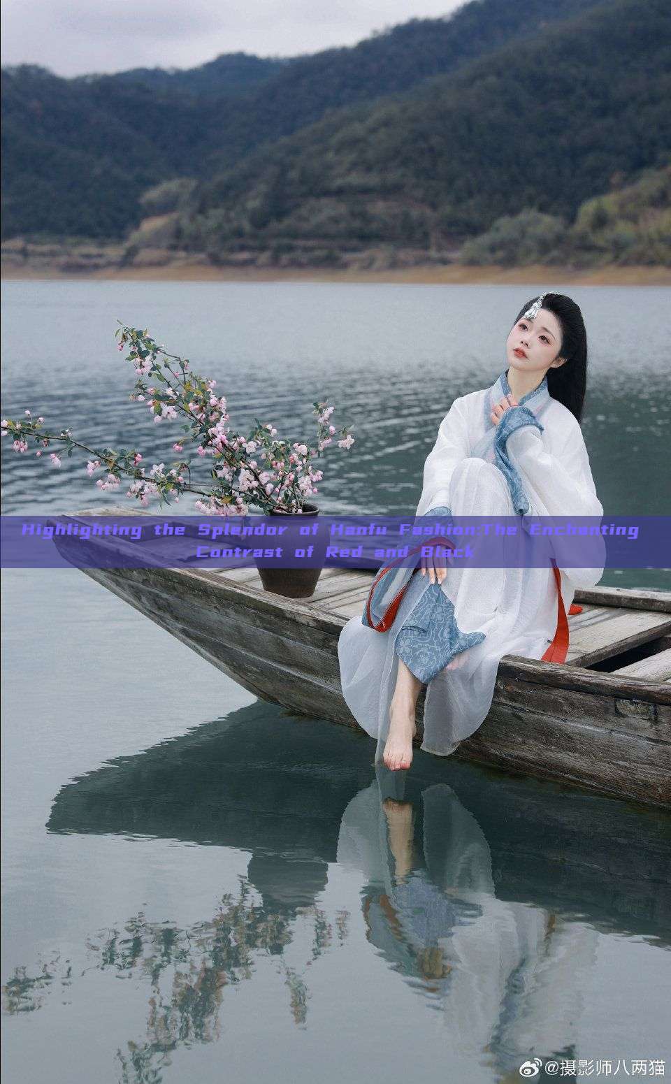 Highlighting the Splendor of Hanfu Fashion:The Enchanting Contrast of Red and Black Highlighting the Splendor of Hanfu Fashion:The Enchanting Contrast of Red and Black