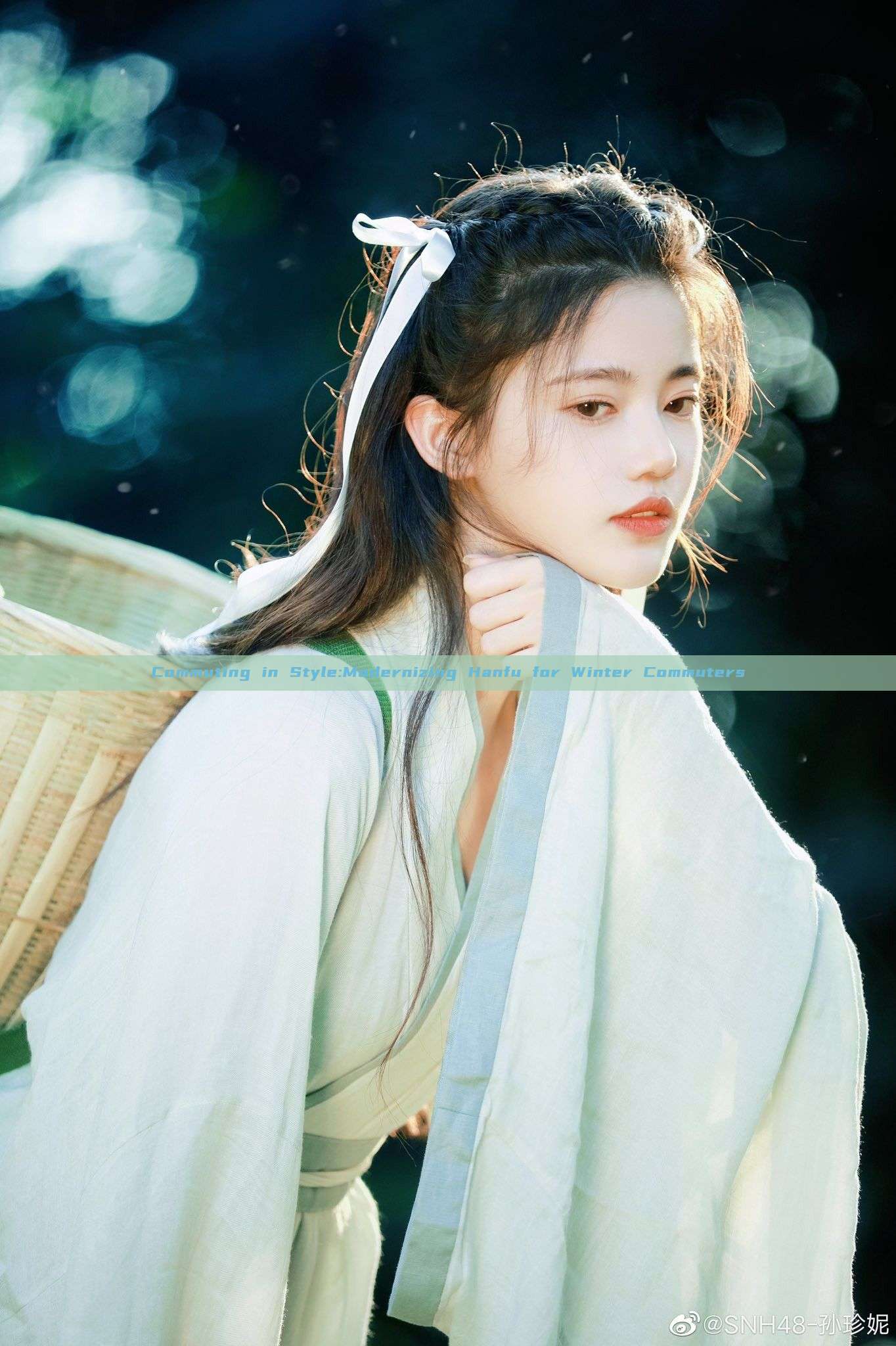 Commuting in Style:Modernizing Hanfu for Winter Commuters Commuting in Style:Modernizing Hanfu for Winter Commuters