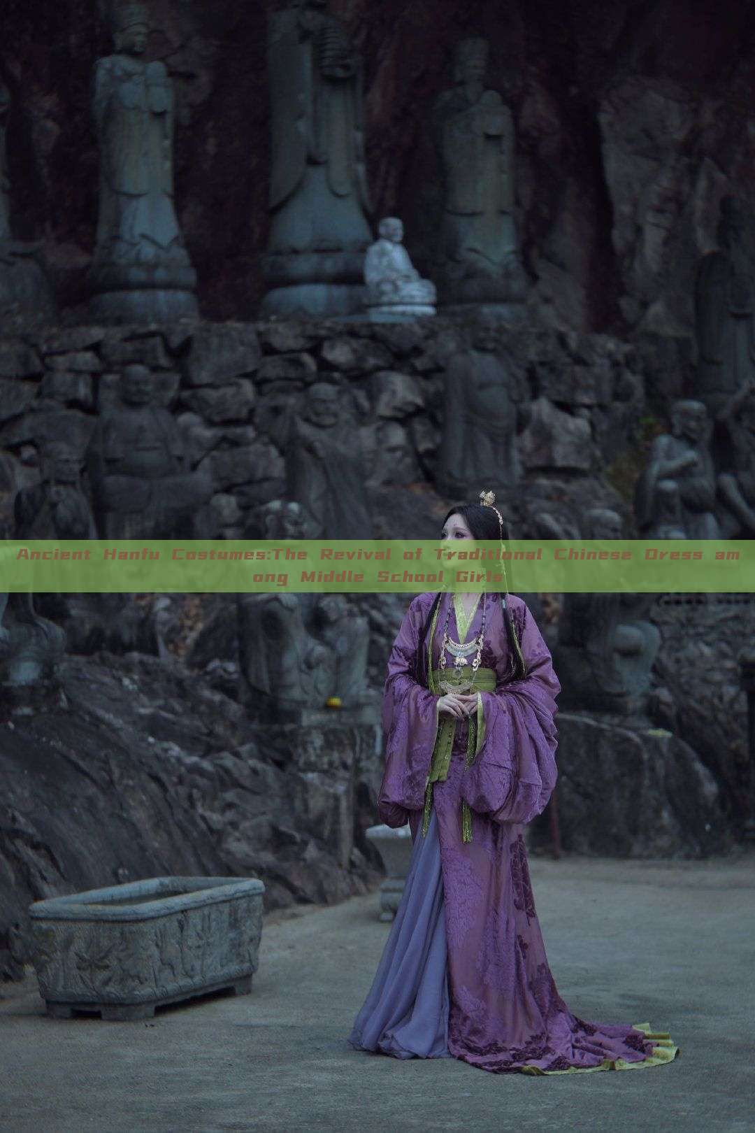 Ancient Hanfu Costumes:The Revival of Traditional Chinese Dress among Middle School Girls