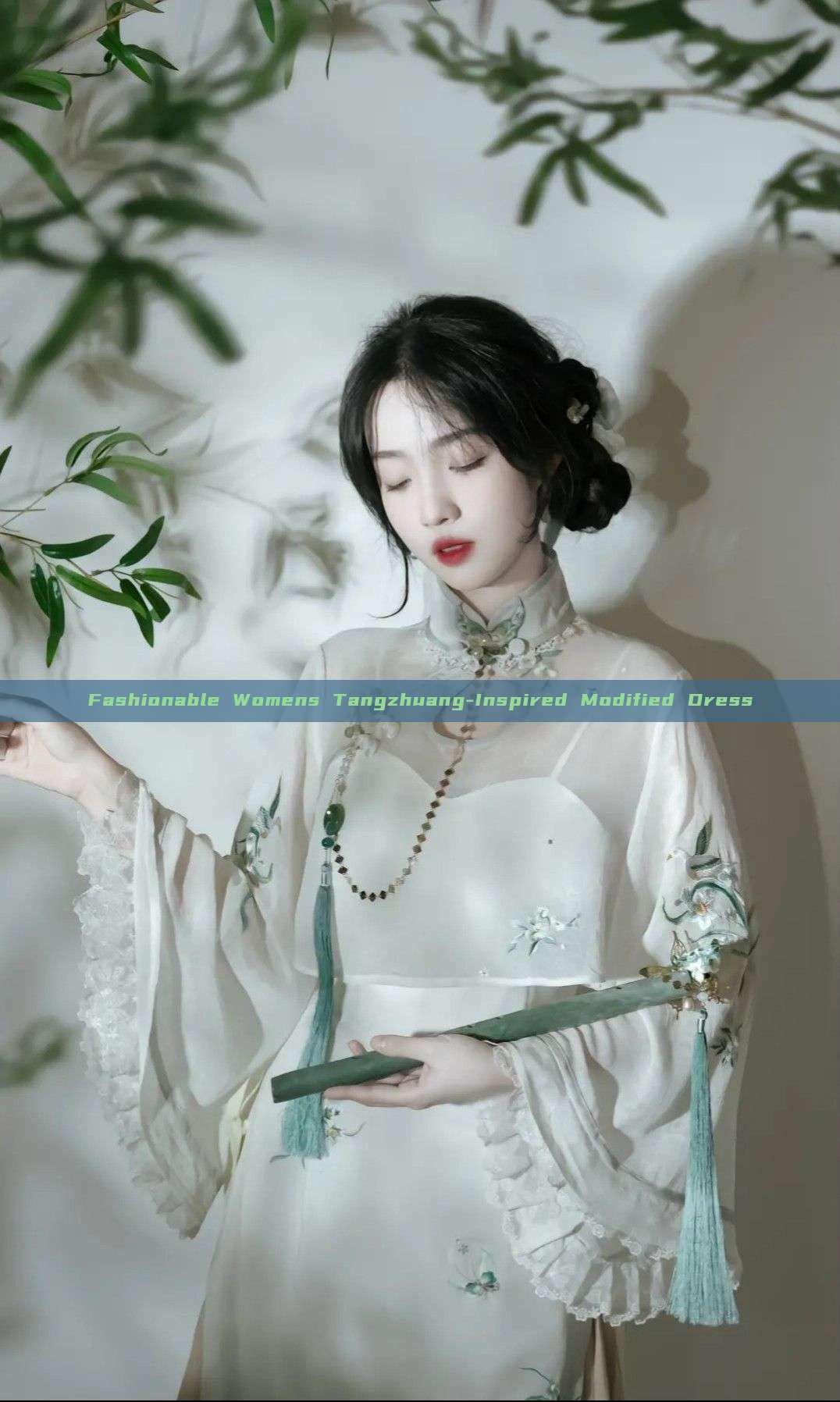 Fashionable Womens Tangzhuang-Inspired Modified Dress Fashionable Womens Tangzhuang-Inspired Modified Dress