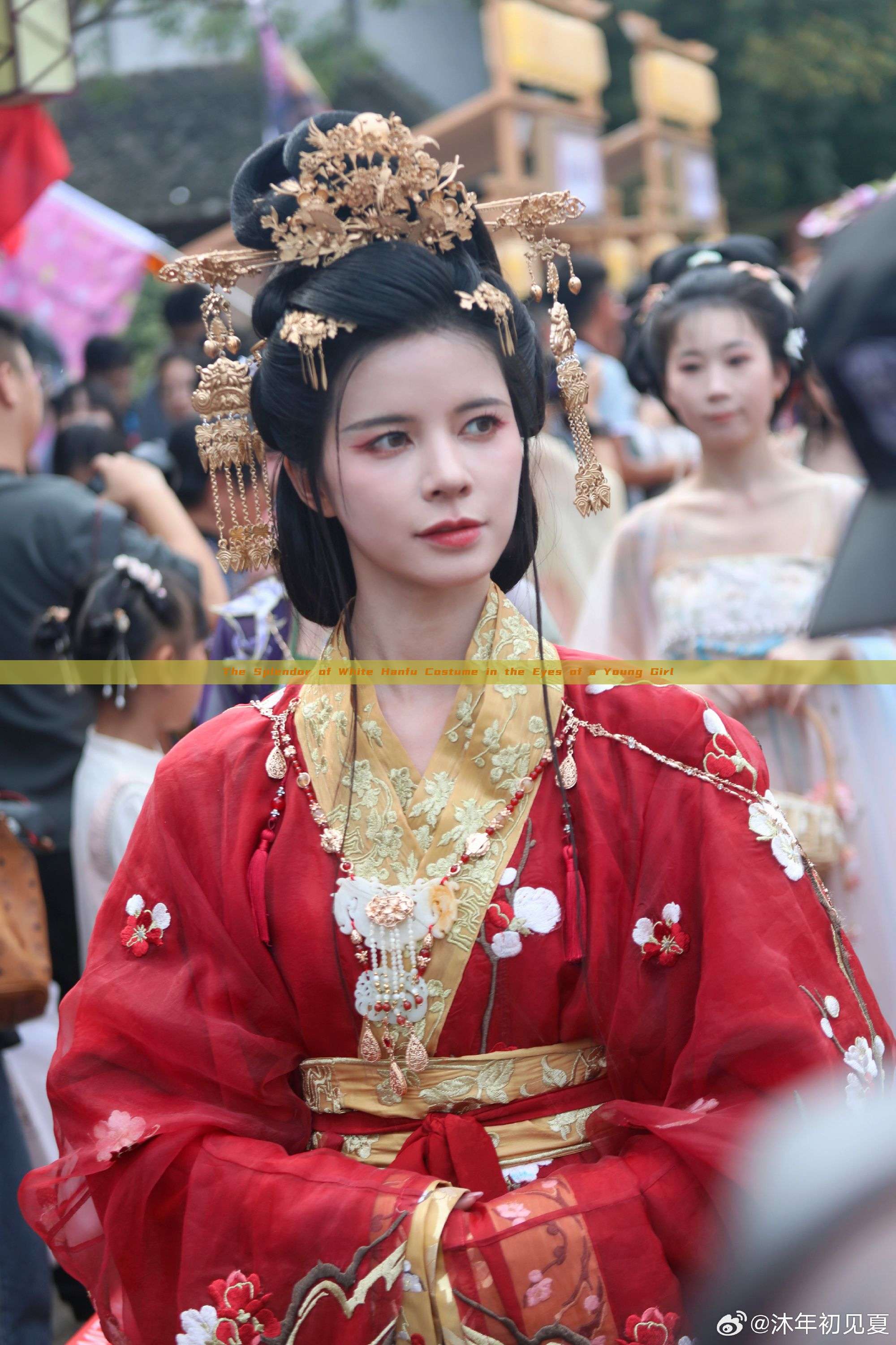 The Splendor of White Hanfu Costume in the Eyes of a Young Girl The Splendor of White Hanfu Costume in the Eyes of a Young Girl