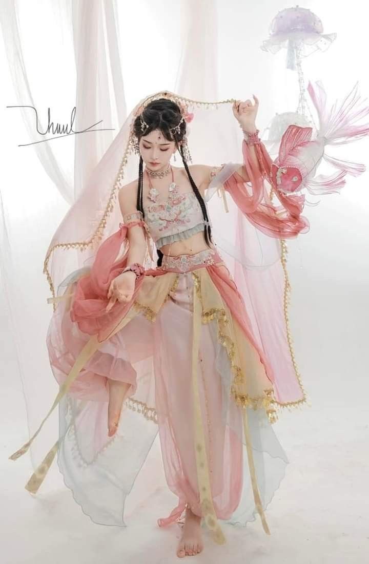 The Charm of Horseface Skirt and Cotton-Linen Blouse:A Closer Look into Traditional Chinese Fashion The Charm of Horseface Skirt and Cotton-Linen Blouse:A Closer Look into Traditional Chinese Fashion
