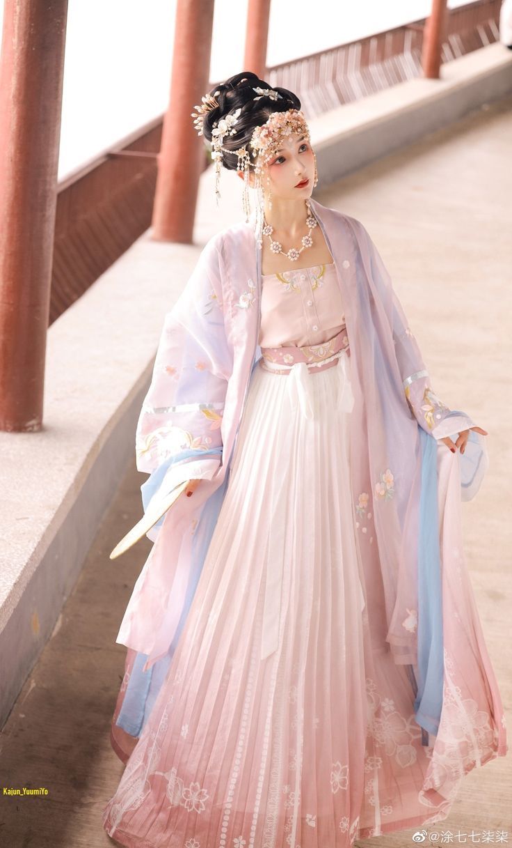 Luxury New-Style Cheongsam Dress:A Blend of Tradition and Modern Elegance Luxury New-Style Cheongsam Dress:A Blend of Tradition and Modern Elegance