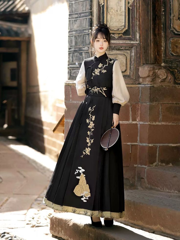 Original Hanfu Fashion Design by Yuyue Siyi Bureau:Embracing Traditional Elegance in Modern Times Original Hanfu Fashion Design by Yuyue Siyi Bureau:Embracing Traditional Elegance in Modern Times