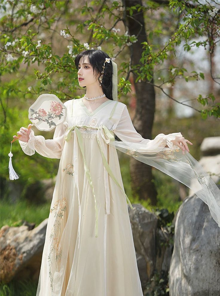 Elegant Hanfu Headdress for Little Girls:A Guide to Traditional Chinese Beauty Elegant Hanfu Headdress for Little Girls:A Guide to Traditional Chinese Beauty