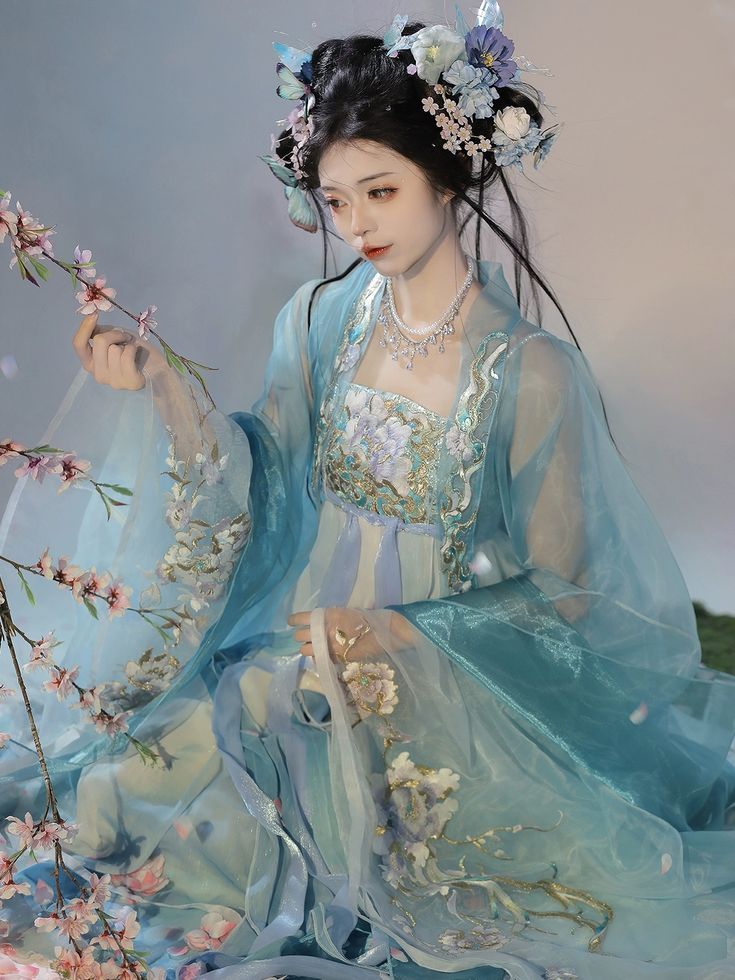 The Splendor of Modern Hanfu:The Story of Mo Shang Sang The Splendor of Modern Hanfu:The Story of Mo Shang Sang