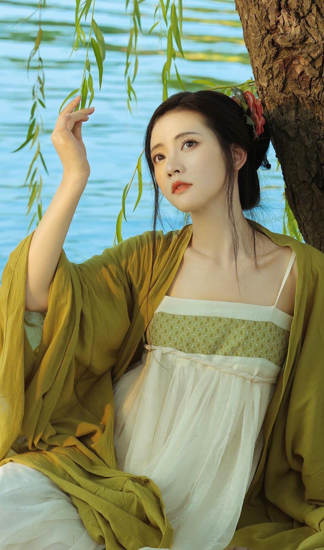 Hanfu Fashion:Exploring the Fusion of Traditional Chinese Clothing and 7cm High-heeled Shoes Hanfu Fashion:Exploring the Fusion of Traditional Chinese Clothing and 7cm High-heeled Shoes