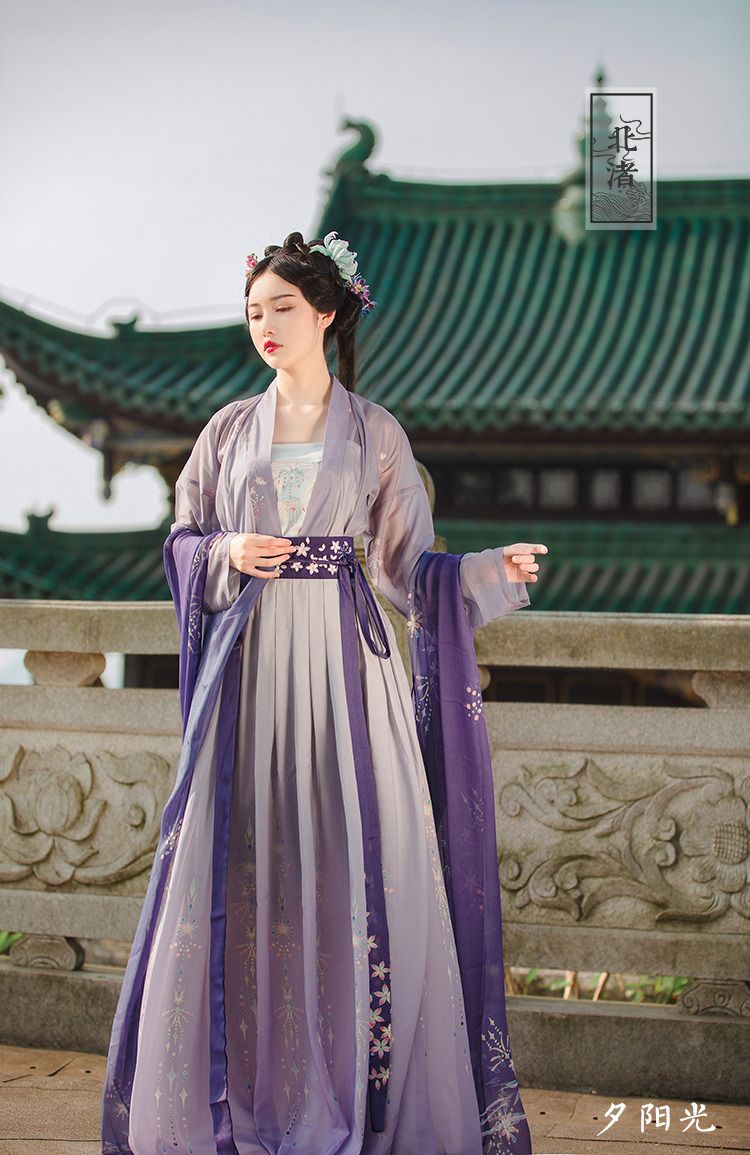 Womens Tang-Style Short Jacket:A Blend of Tradition and Modernity Womens Tang-Style Short Jacket:A Blend of Tradition and Modernity