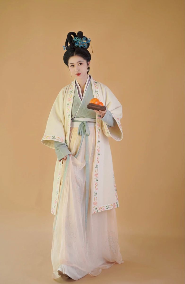 Child-Friendly Hanfu:Modernizing Traditional Chinese Fashion for the Next Generation Child-Friendly Hanfu:Modernizing Traditional Chinese Fashion for the Next Generation
