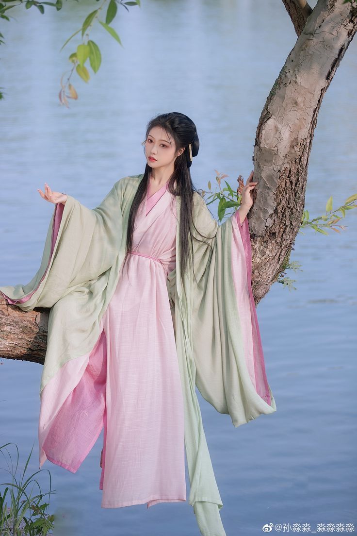 A Summer of Elegance:The White改良旗袍连衣裙