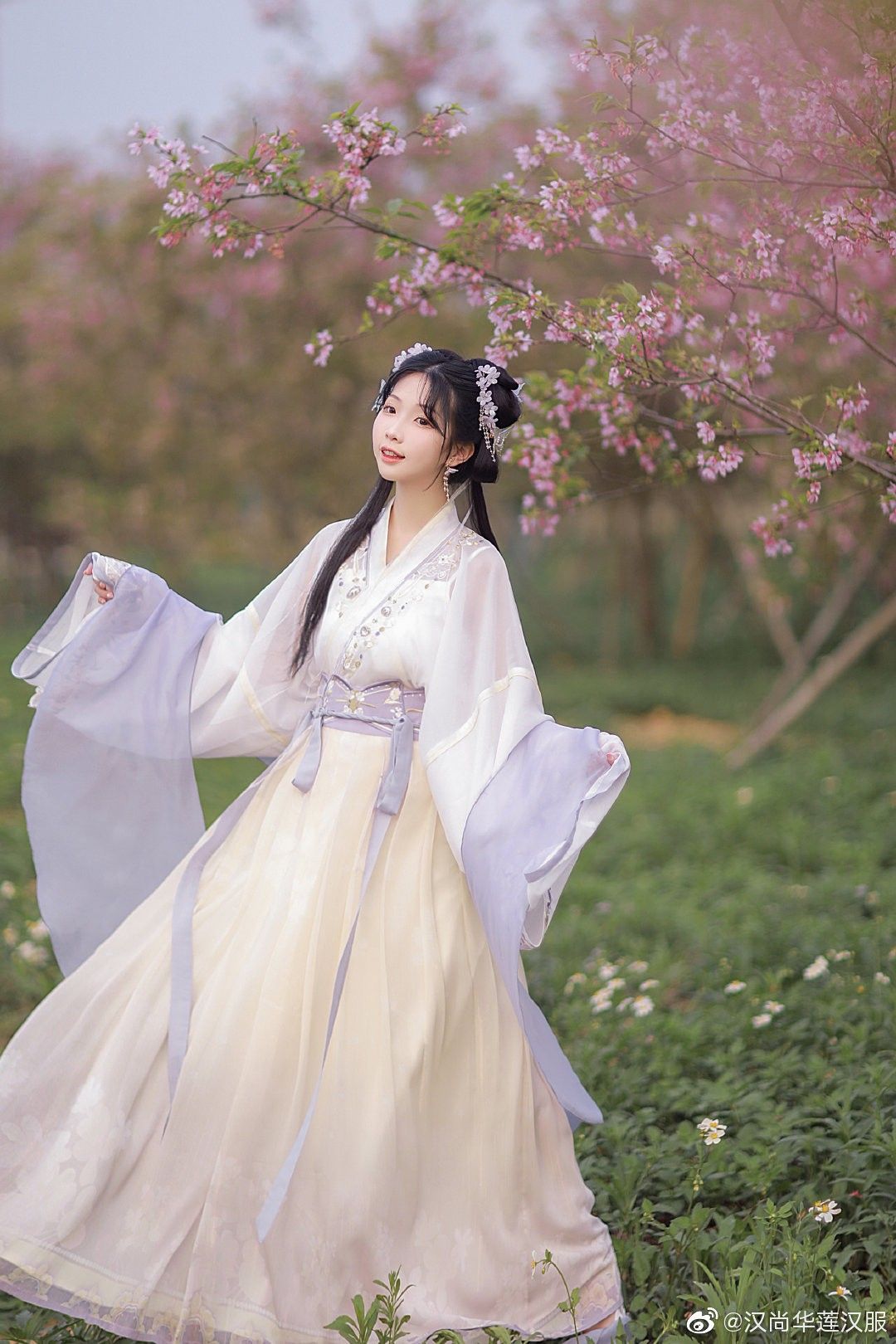 The Enchanting Charm of Traditional Cheongsam Fabric:The Story of Qipao Xiangyunsha The Enchanting Charm of Traditional Cheongsam Fabric:The Story of Qipao Xiangyunsha