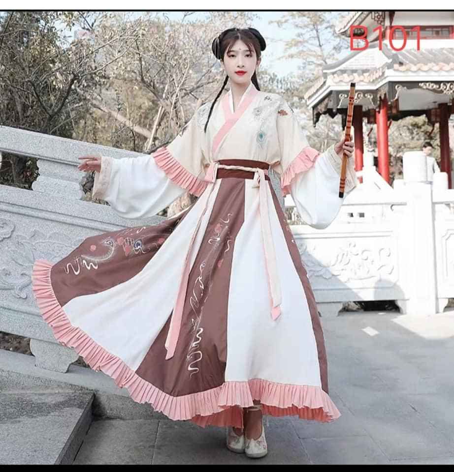 The Splendor of Hanfu:The Story of Qianghuas Ethereal Dance in Traditional Chinese Attire The Splendor of Hanfu:The Story of Qianghuas Ethereal Dance in Traditional Chinese Attire