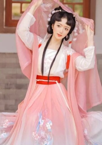 A Complete Guide to Traditional Hanfu Cosplay with Integrated Hairpieces and Accessories for Women A Complete Guide to Traditional Hanfu Cosplay with Integrated Hairpieces and Accessories for Women