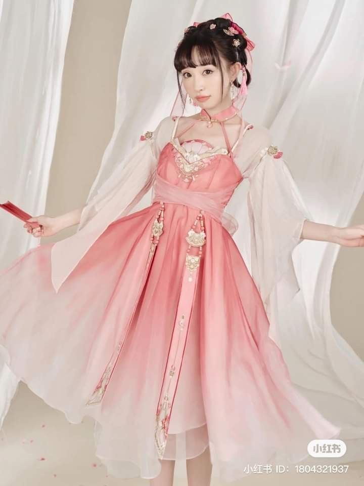 Ancient Charm:The Evolution of Traditional Hanfu Costumes for Girls in Performance Ancient Charm:The Evolution of Traditional Hanfu Costumes for Girls in Performance