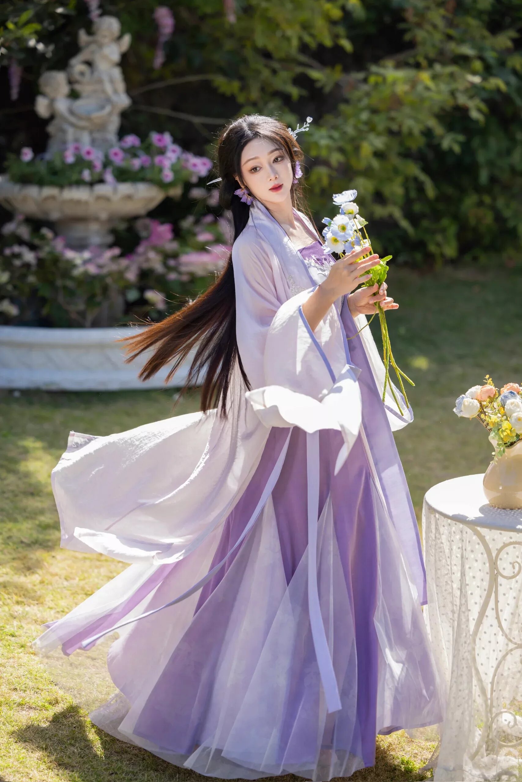 Embracing Traditional Elegance:The Original Hanfu Design Journey of Shilu Yu Embracing Traditional Elegance:The Original Hanfu Design Journey of Shilu Yu