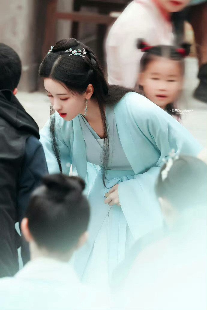 The Rise of Hanfu Headwear:The Role of Hairpieces and Wigs in Modern Fashion The Rise of Hanfu Headwear:The Role of Hairpieces and Wigs in Modern Fashion