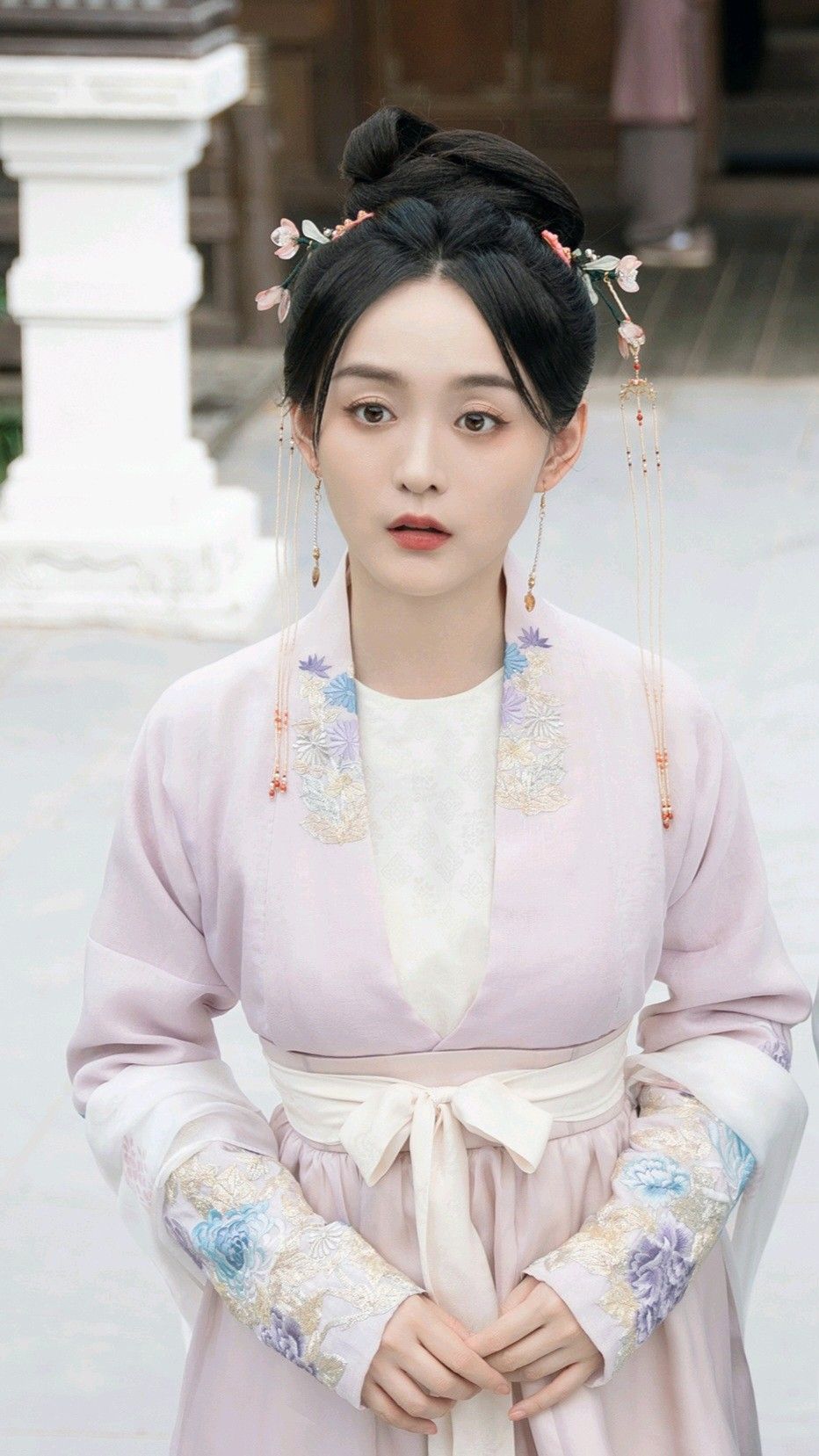 Hanfu and the Sword:Exploring the Cultural Significance of Traditional Chinese Costumes and Weapons Hanfu and the Sword:Exploring the Cultural Significance of Traditional Chinese Costumes and Weapons