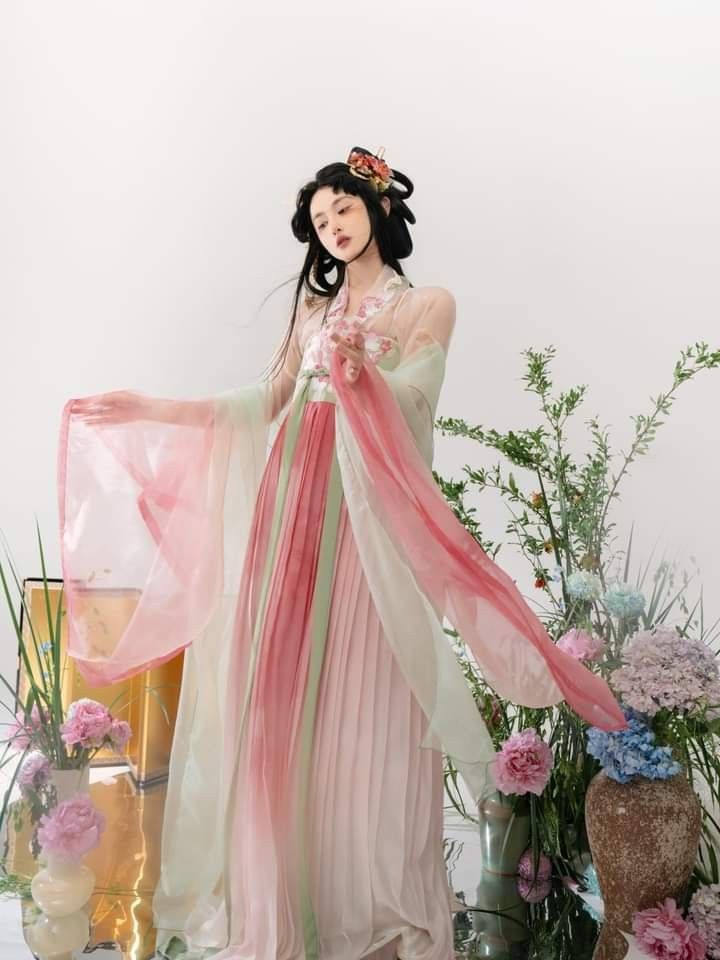 Reimagining Traditional Cheongsam for Daily Wear in Autumn Winter Fashion Reimagining Traditional Cheongsam for Daily Wear in Autumn Winter Fashion