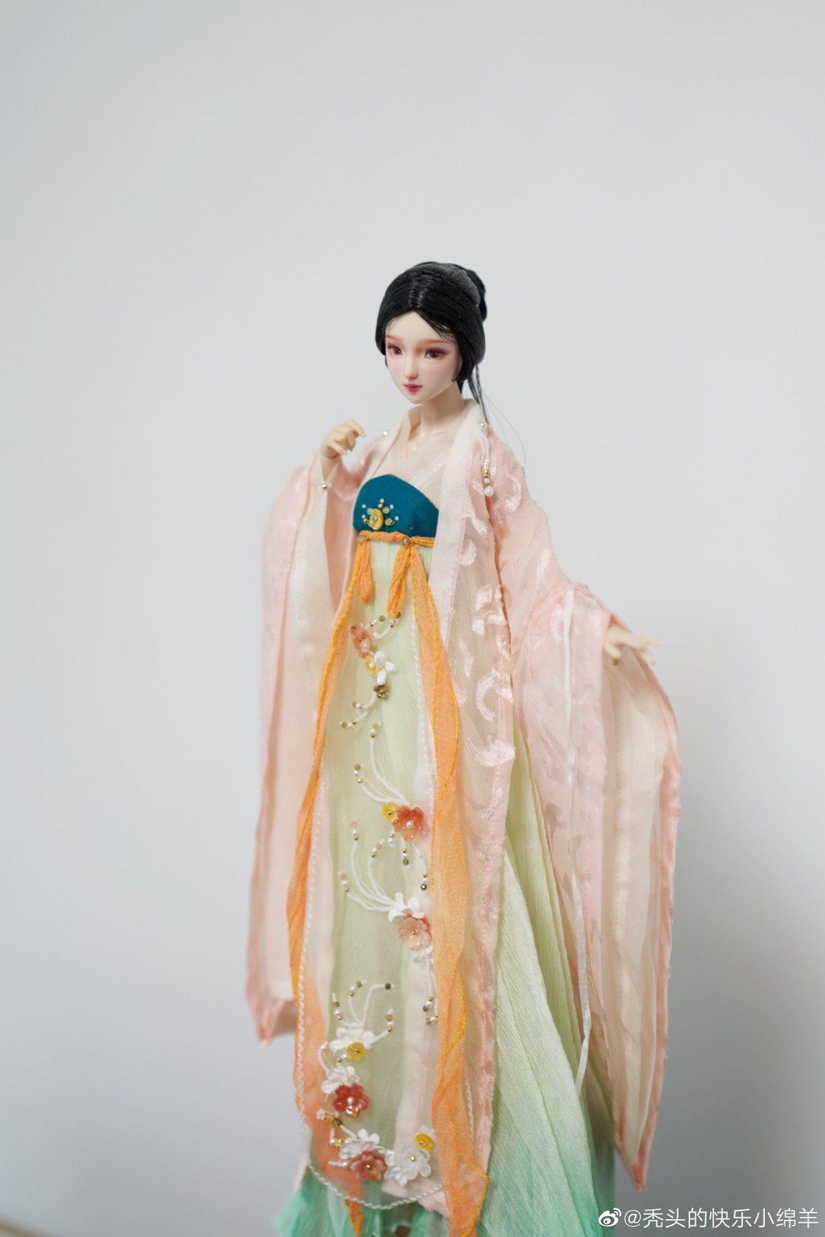 Blooming Splendor:Original Hanfu Styles from Huaxiangrong Blooming Splendor:Original Hanfu Styles from Huaxiangrong