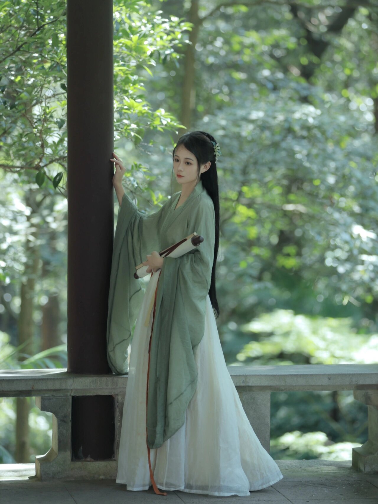 Ancient Pattern-Cut Qipao with Xiangyun Silk:The Essence of Traditional Chinese Clothing