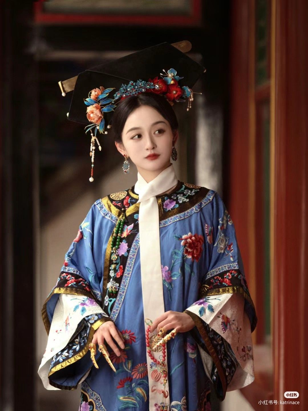Traditional Cheongsam,Toasting Dress,and Fish-Tail Gown:A Brides Elegant Journey Traditional Cheongsam,Toasting Dress,and Fish-Tail Gown:A Brides Elegant Journey