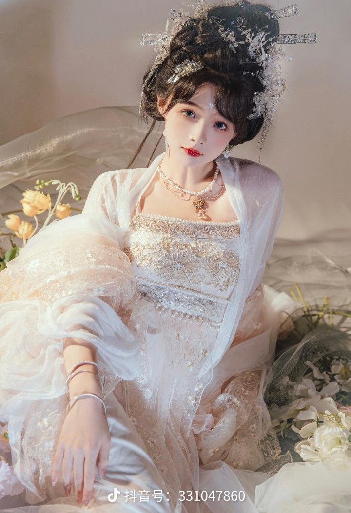 Spring and Autumn Qipao for Petite Figures:A Guide to Finding the Perfect Fit Spring and Autumn Qipao for Petite Figures:A Guide to Finding the Perfect Fit